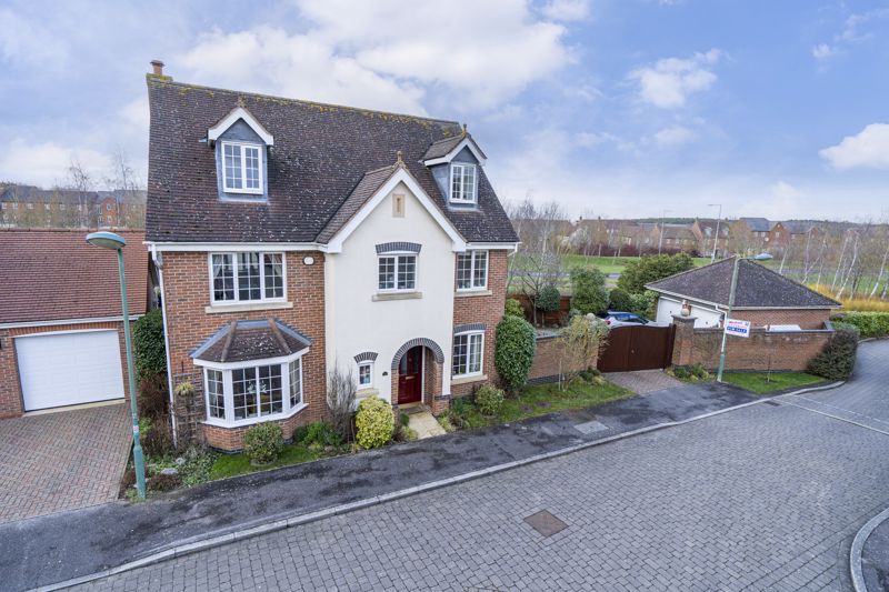 Tiverton Crescent, Kingsmead, Milton Keynes Michael Anthony Estate Agents