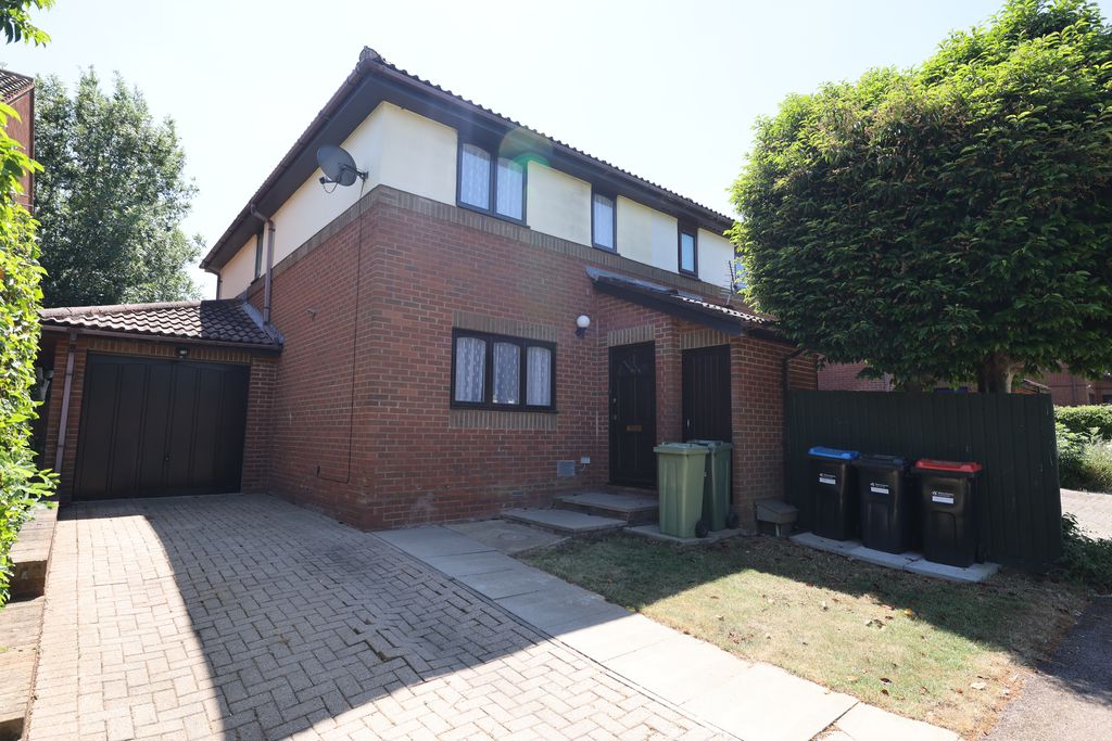 Dunchurch Dale, Walnut Tree, Milton Keynes, Buckinghamshire, MK7 7BU