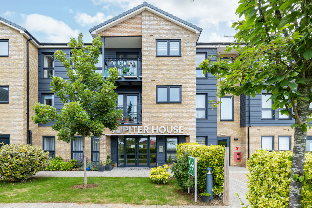 Hindhead Knoll, Walnut Tree, Milton Keynes, Buckinghamshire, MK7 7FH