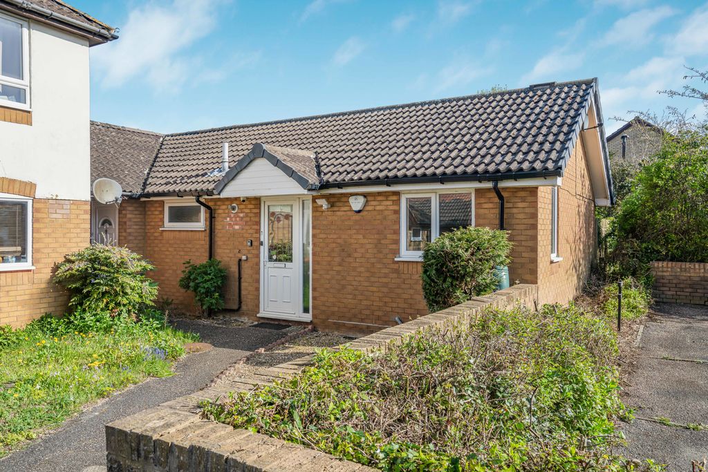 Arlott Crescent, Oldbrook, Milton Keynes, Buckinghamshire, MK6 2QT