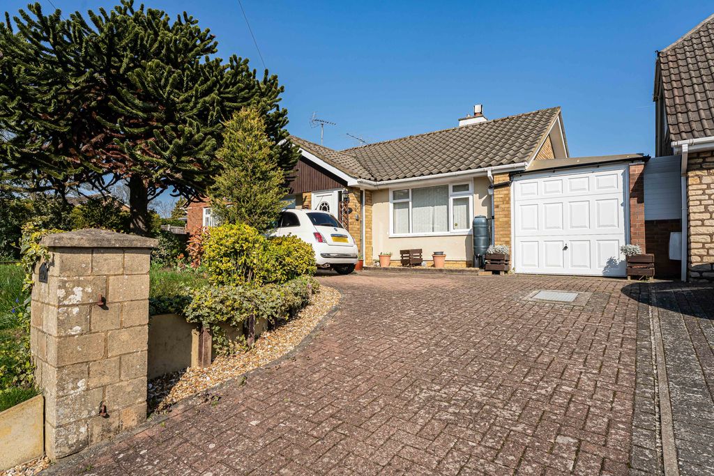 Rickley Lane, Bletchley, Milton Keynes, Buckinghamshire, MK3 6BT