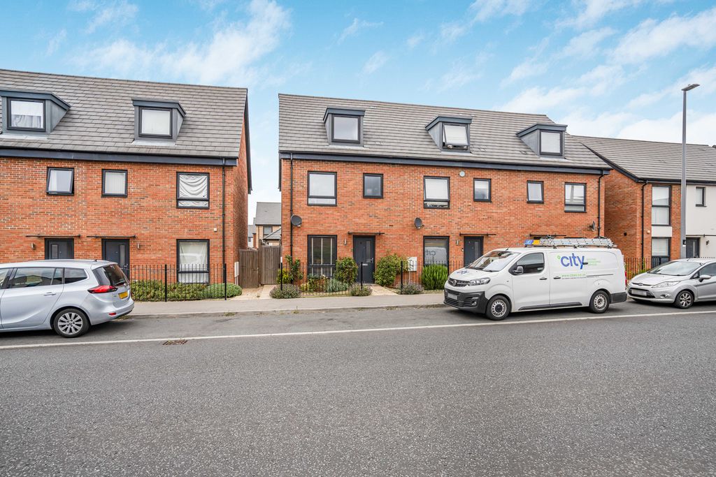 Burney Drive, Glebe Farm, Milton Keynes, Buckinghamshire, MK17 8YW