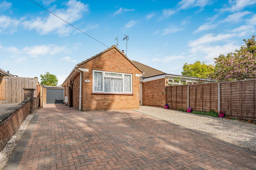 Shelley Drive, Bletchley, Milton Keynes, Buckinghamshire, MK3 5BN