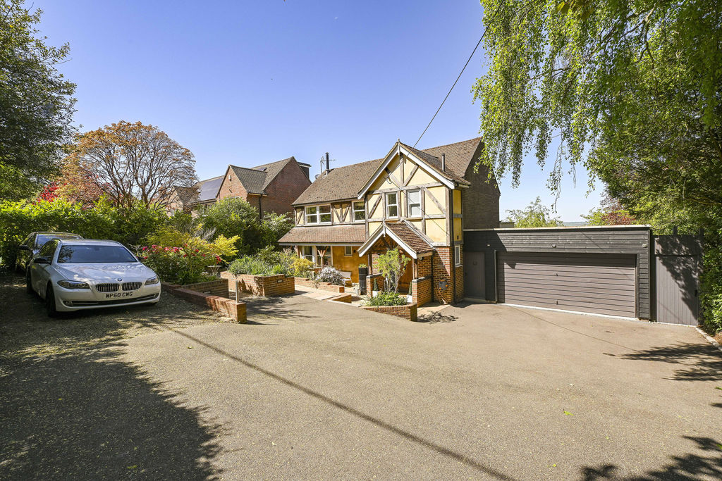 Upper Icknield Way, Aston Clinton, Aylesbury, Buckinghamshire, HP22 5NF