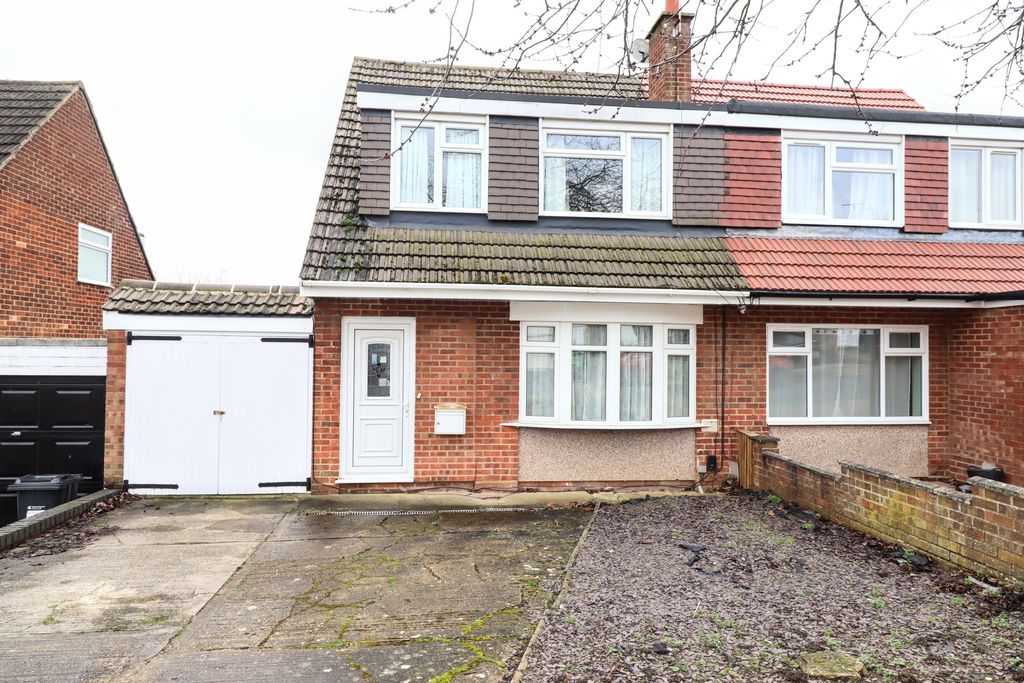 Browning Crescent, Bletchley, Milton Keynes, Buckinghamshire, MK3 5AU