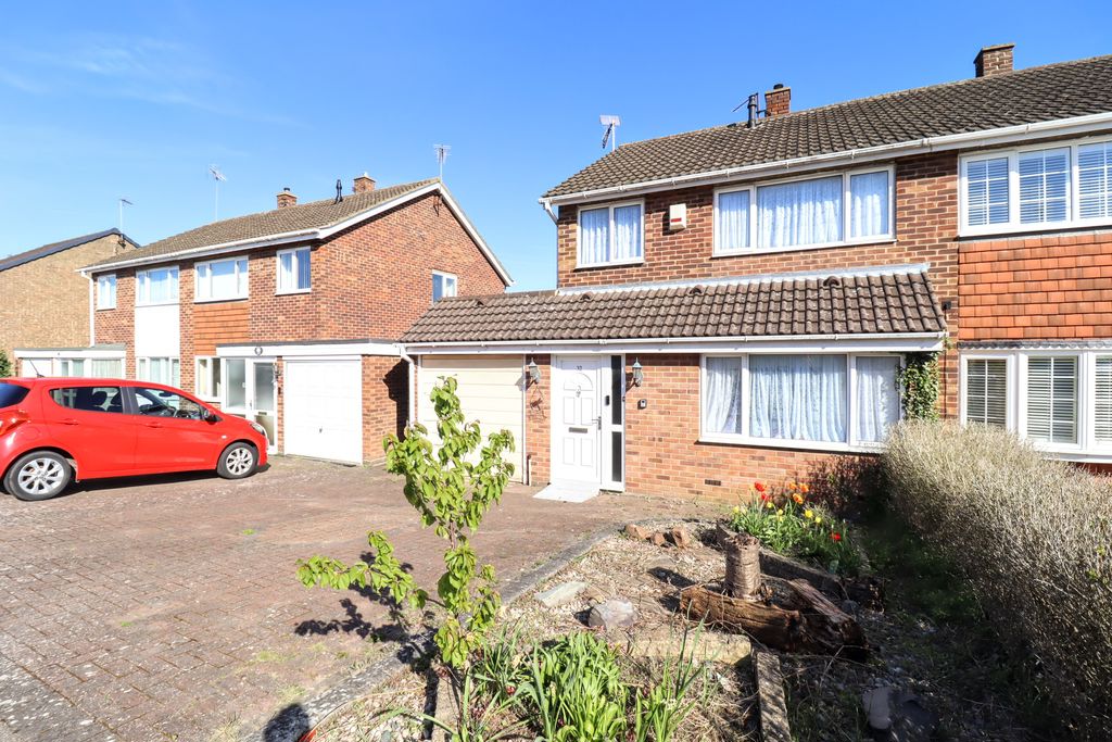 Bushy Close, Bletchley, Milton Keynes, Buckinghamshire, MK3 6PH