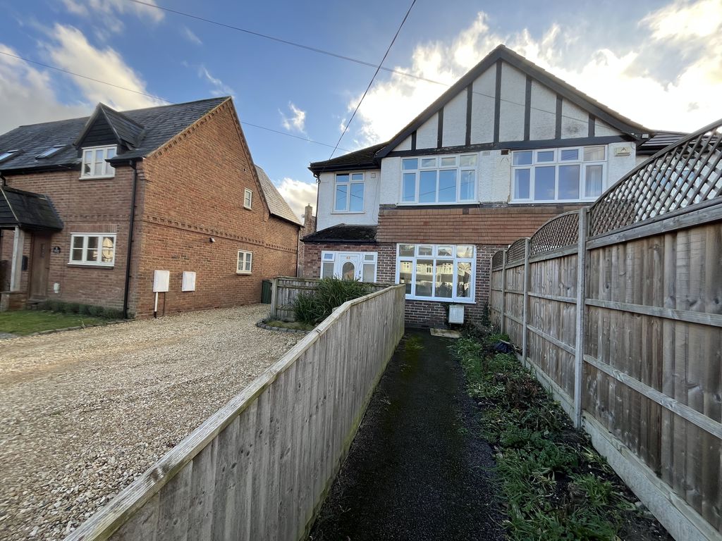 London Road, Aston Clinton, Buckinghamshire, HP22 5HG
