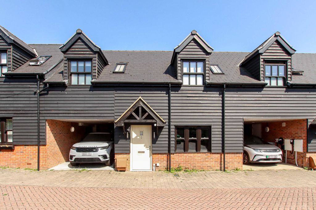Kingsland Road, Hemel Hempstead, Hertfordshire, HP1 1QD