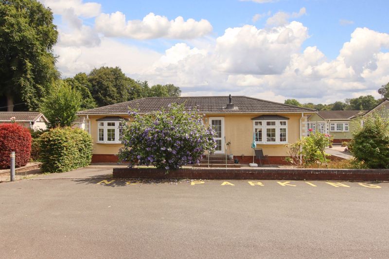 Chesham Road, Wigginton, Hertfordshire, HP23 6JF