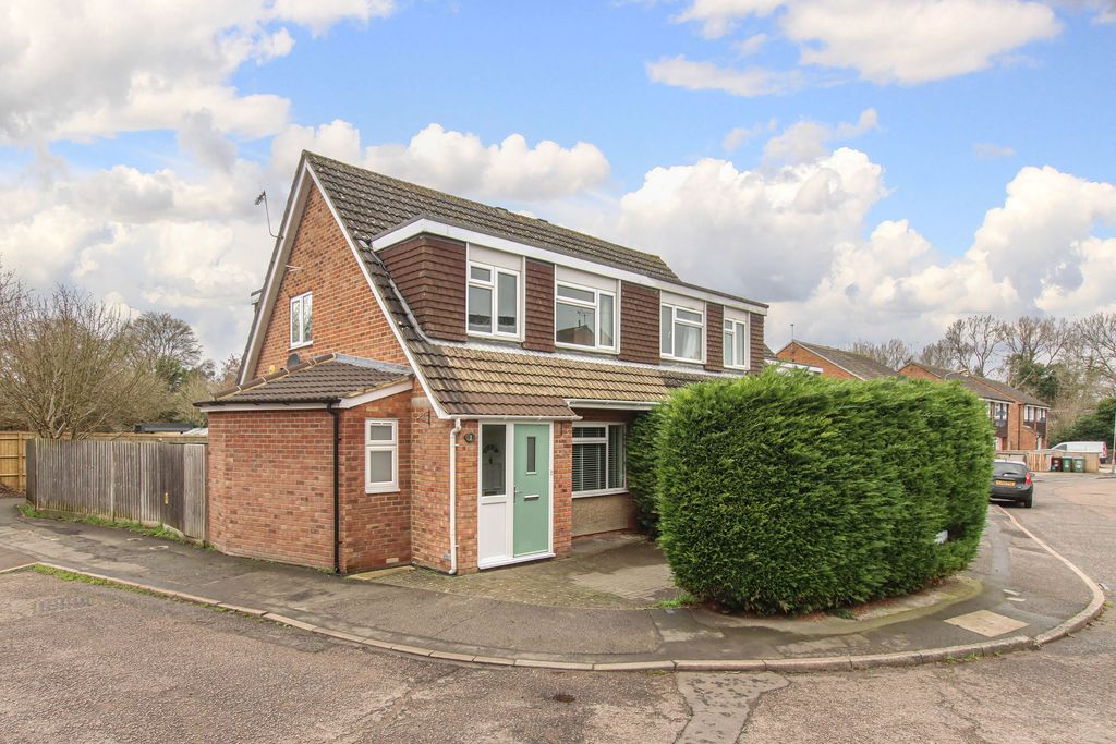 Yorke Close, Aston Clinton, Buckinghamshire, HP22 5QN
