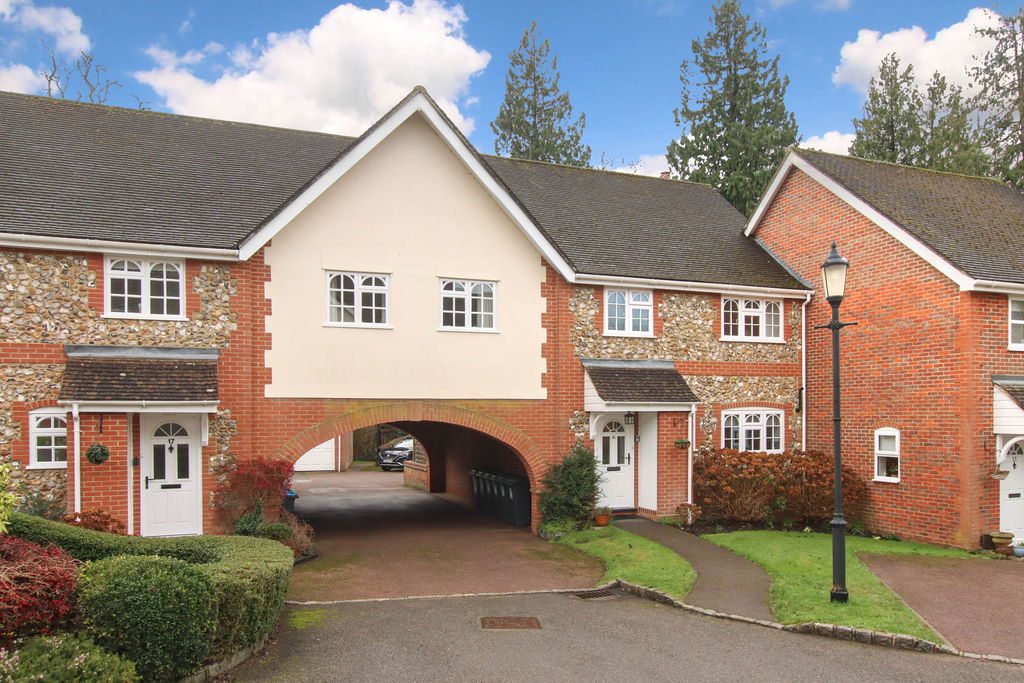 Dunsley Place, Tring, Hertfordshire, HP23 6JL