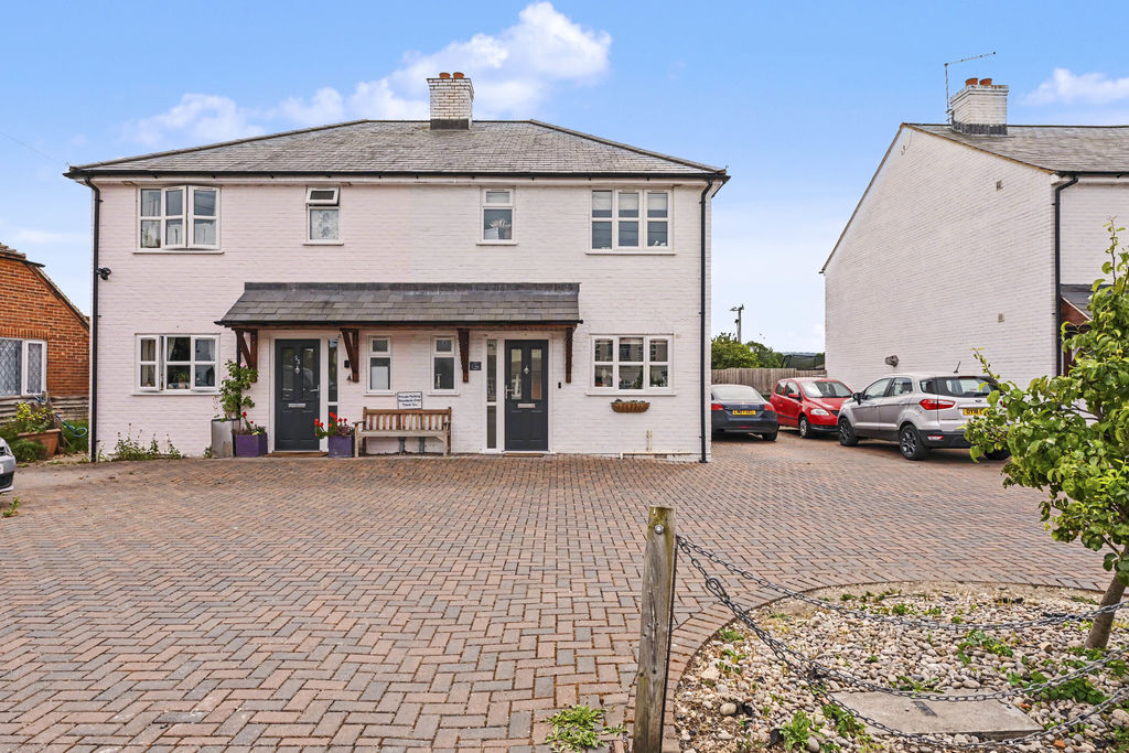Weston Road, Aston Clinton, Aylesbury, Buckinghamshire, HP22 5EJ