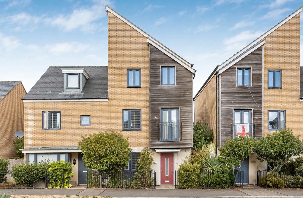Selkirk Drive, Oakridge Park, Milton Keynes, Buckinghamshire, MK14 6FH