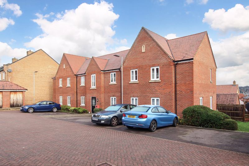 Siskin Drive, Hemel Hempstead, Hertfordshire, HP3 0FT