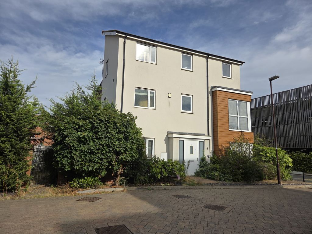 Knights Crescent, Bletchley, Milton Keynes, Buckinghamshire, MK2 2FJ
