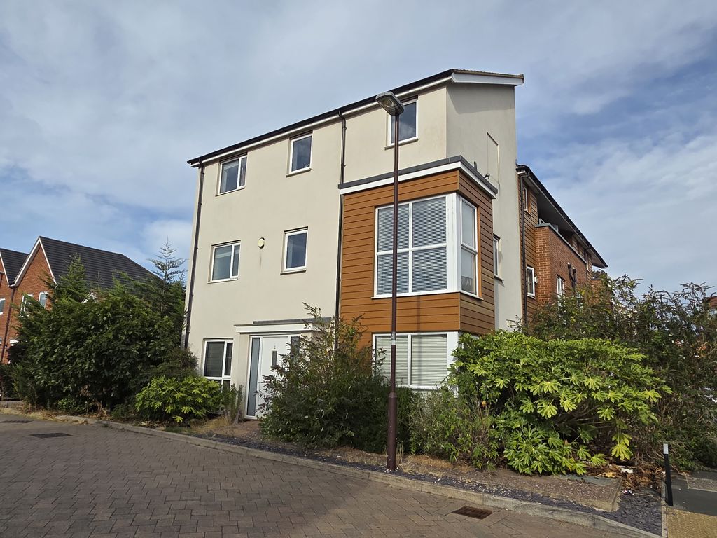 Knights Crescent, Bletchley, Milton Keynes, Buckinghamshire, MK2 2FJ