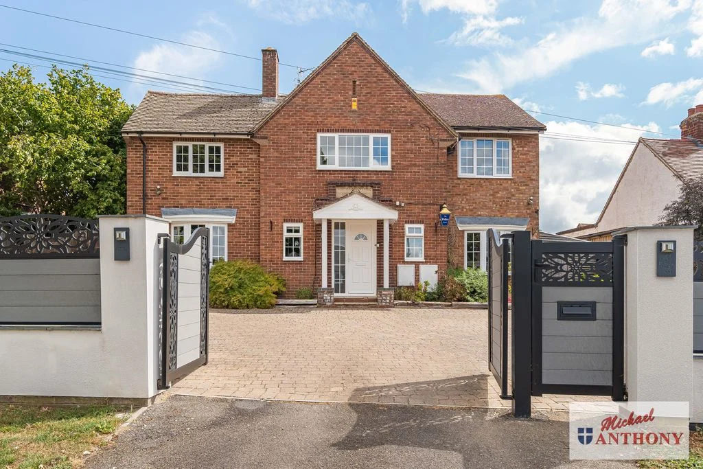 Puxley Road, Deanshanger, Milton Keynes, Northamptonshire, MK19 6JB
