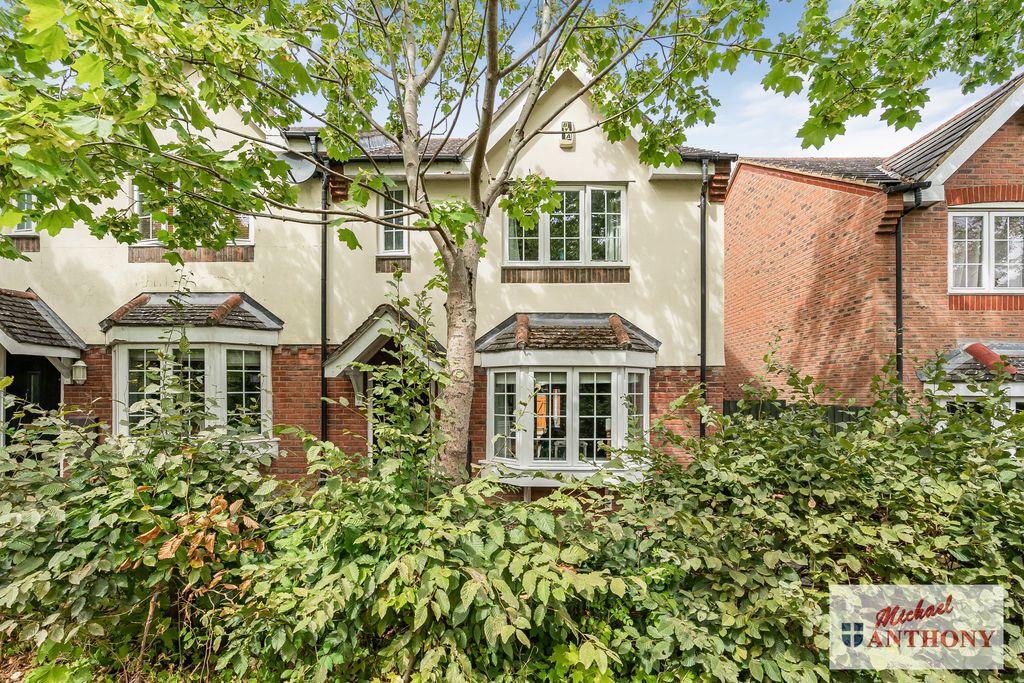 Barnet Close, Oakhill, Milton Keynes, Buckinghamshire, MK5 6BF