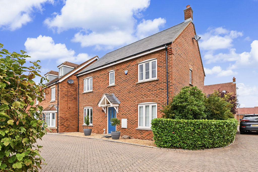Lancaster Way, Pitstone, Buckinghamshire, LU7 9RH