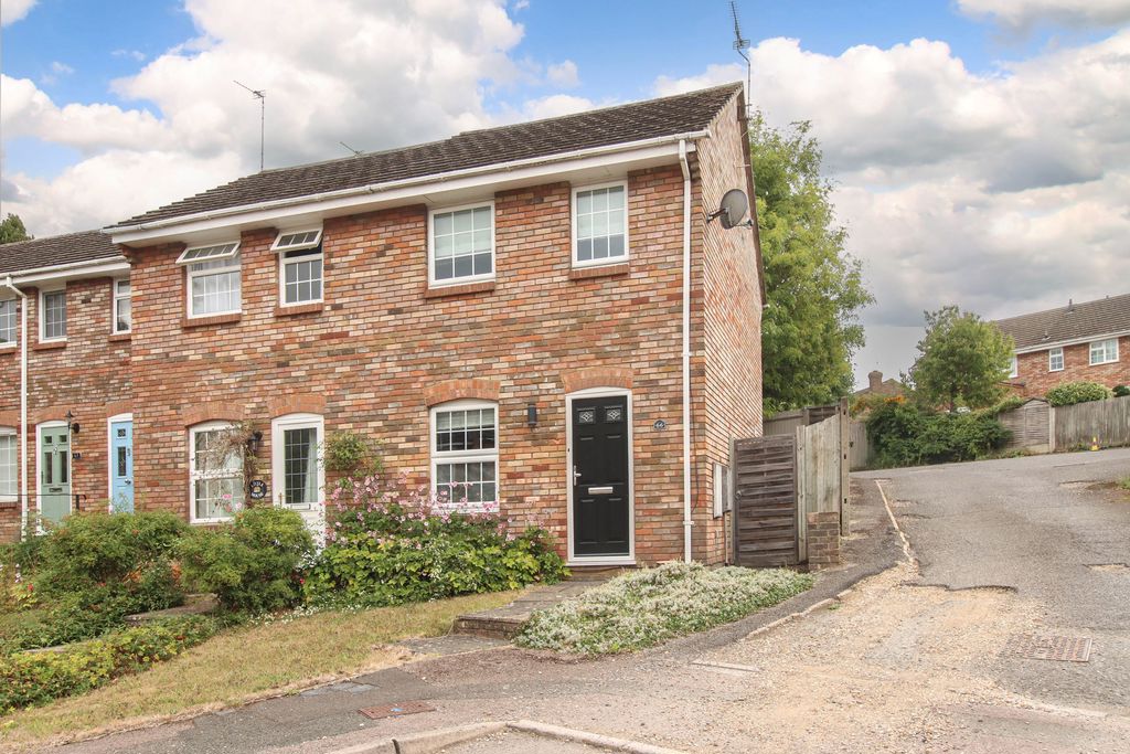 Grove Gardens, Tring, Hertfordshire, HP23 5PY
