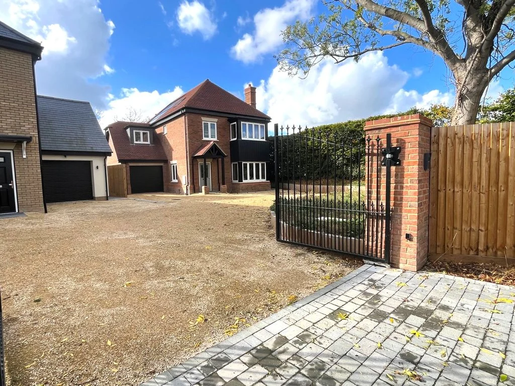 Chandlers Court, Long Marston, Hertfordshire, HP23 4QL