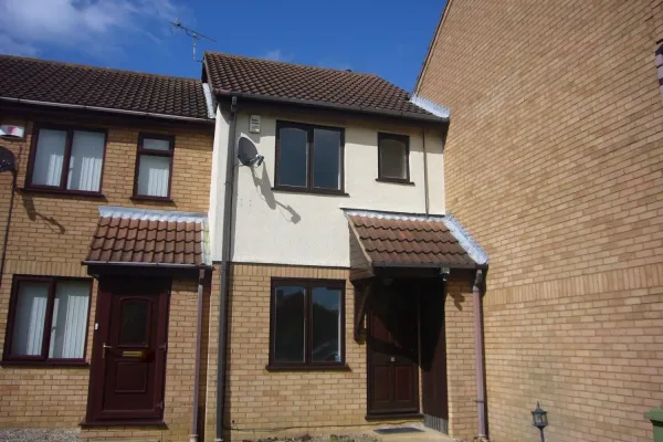 13 bosworth close front shot_lge.jpg