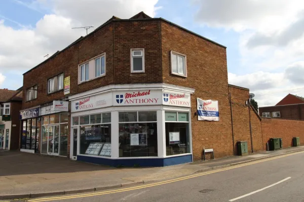 190 queensway new front shot_lge.jpg