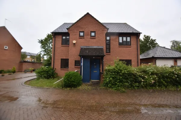 Lrg_2 Cadeby Court front.JPG