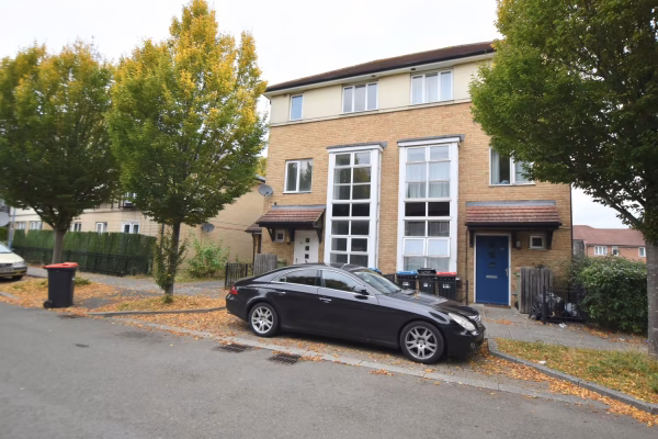 Lrg_36 Radstock Crescent front 2.JPG