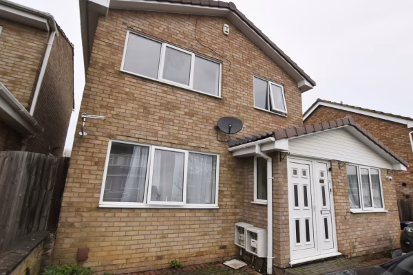 Lrg_44b Tennyson Drive front.JPG